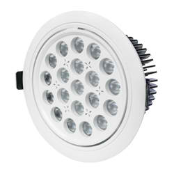 爱游戏:朱珠穿貂逛德国集市肿胀还土无情挤开老公4岁女儿狂炫棉花糖